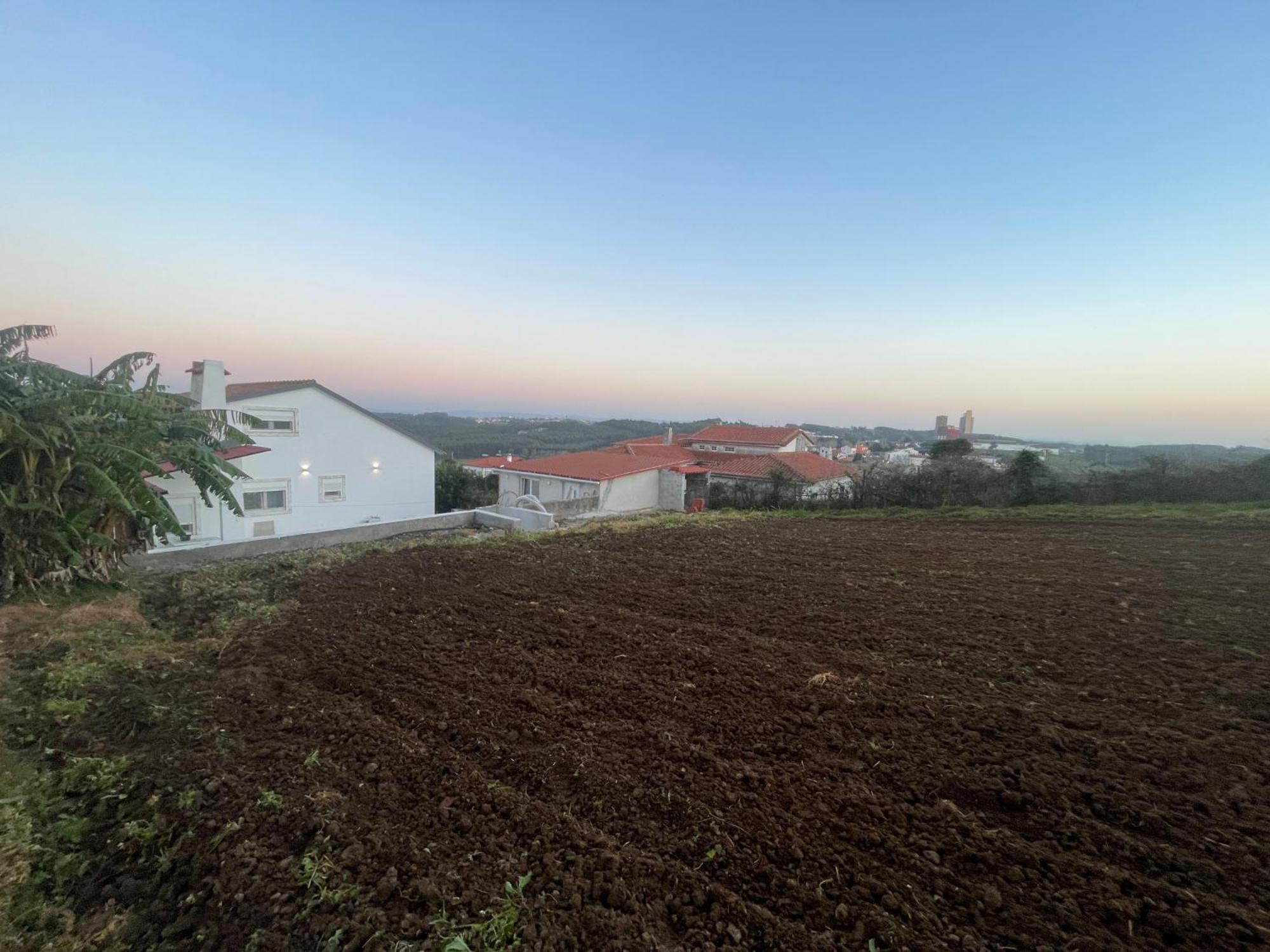 Neto Pinto - Casa De Ferias / Fins De Semana. Holiday home Lourinha (Lisbon)